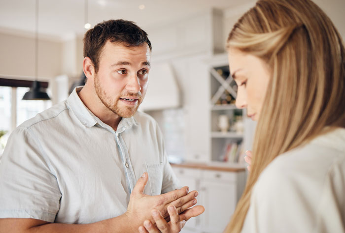 Guy Gives GF An Ultimatum After Getting Fed Up With Her Freeloading Brother Who Refuses To Be An Actual Adult
