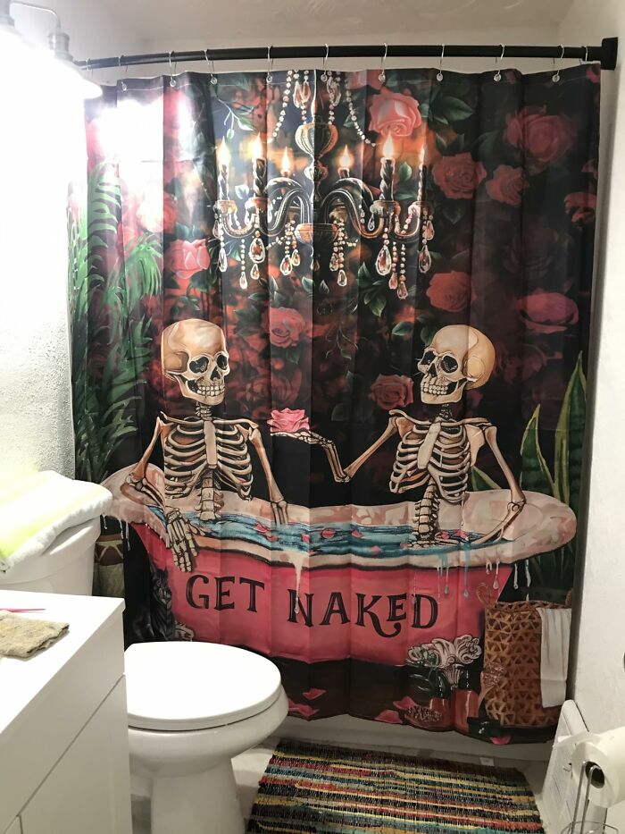 I Love This Shower Curtain, It’s Feels Nice And It Looks Amazing!