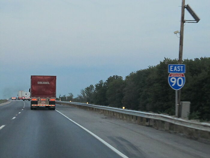 “Still Get Nightmares”: 61 Truckers Open Up About Places They Genuinely Fear