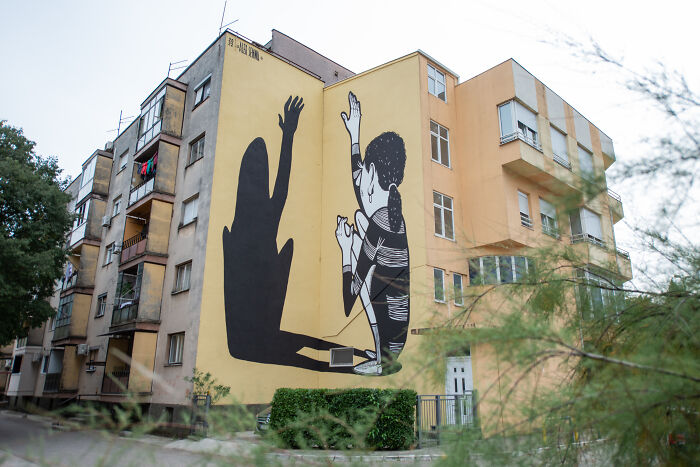43 Black-And-White Murals By Alex Senna That Turn City Walls Into Stories