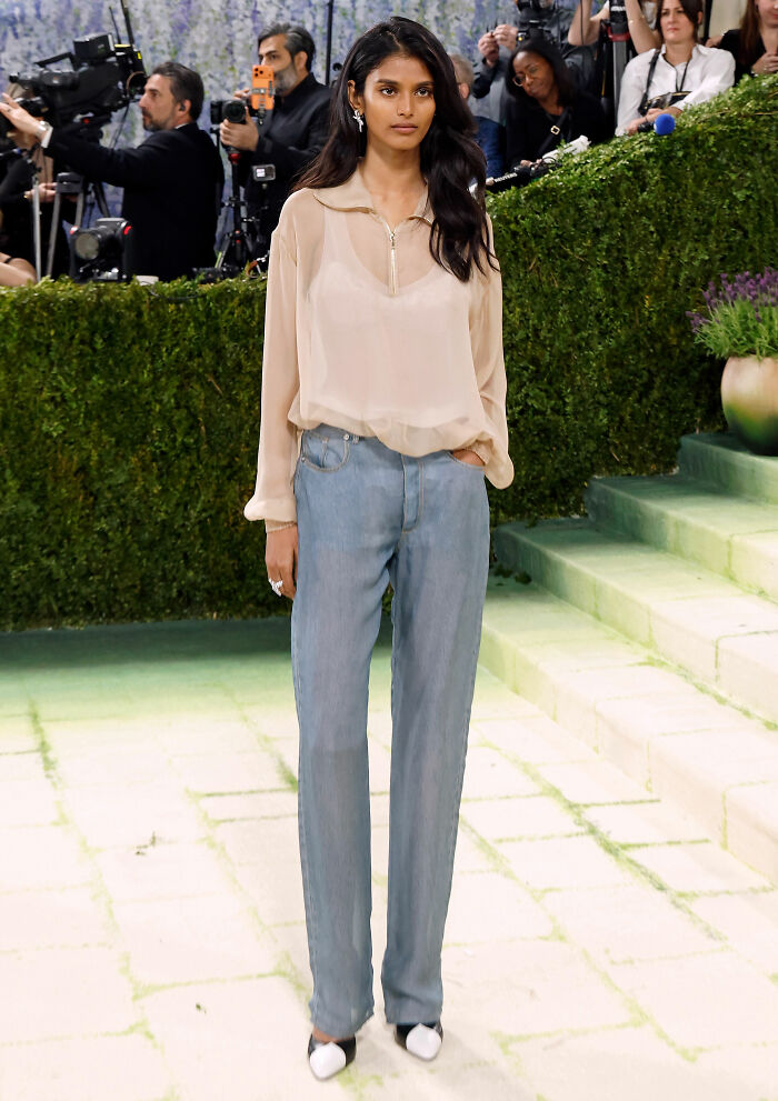 Modelo aparece no MET Gala em 'jeans' e fãs loucos, mas a reviravolta na trama muda tudo