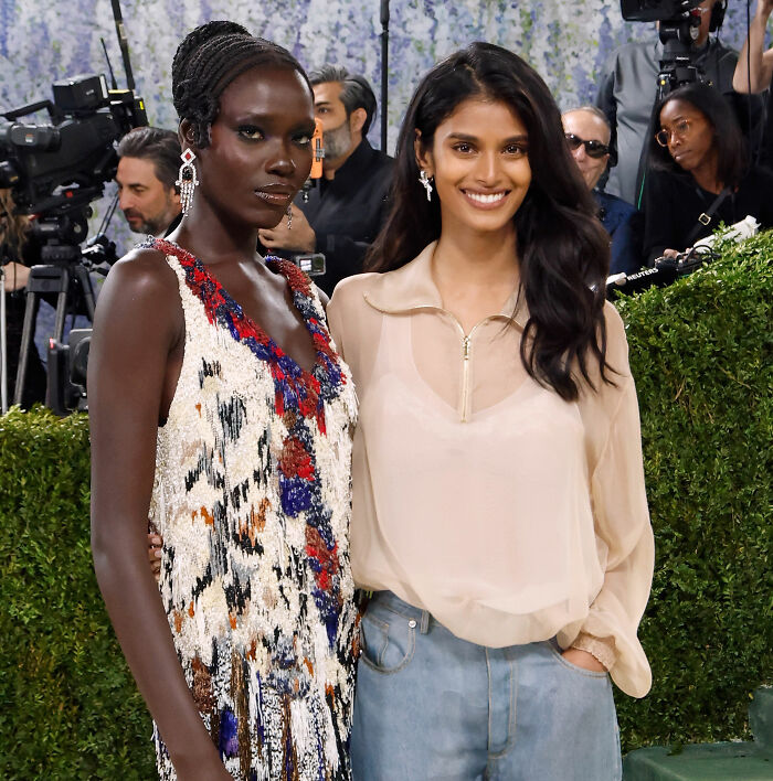 Modelo aparece no MET Gala em 'jeans' e fãs loucos, mas a reviravolta na história muda tudo