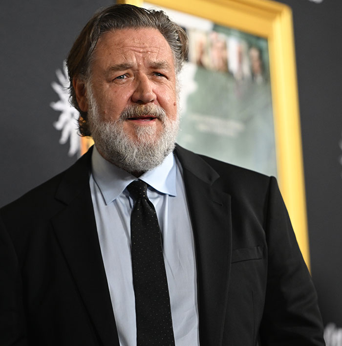 Russell Crowe in black suit and tie at formal event