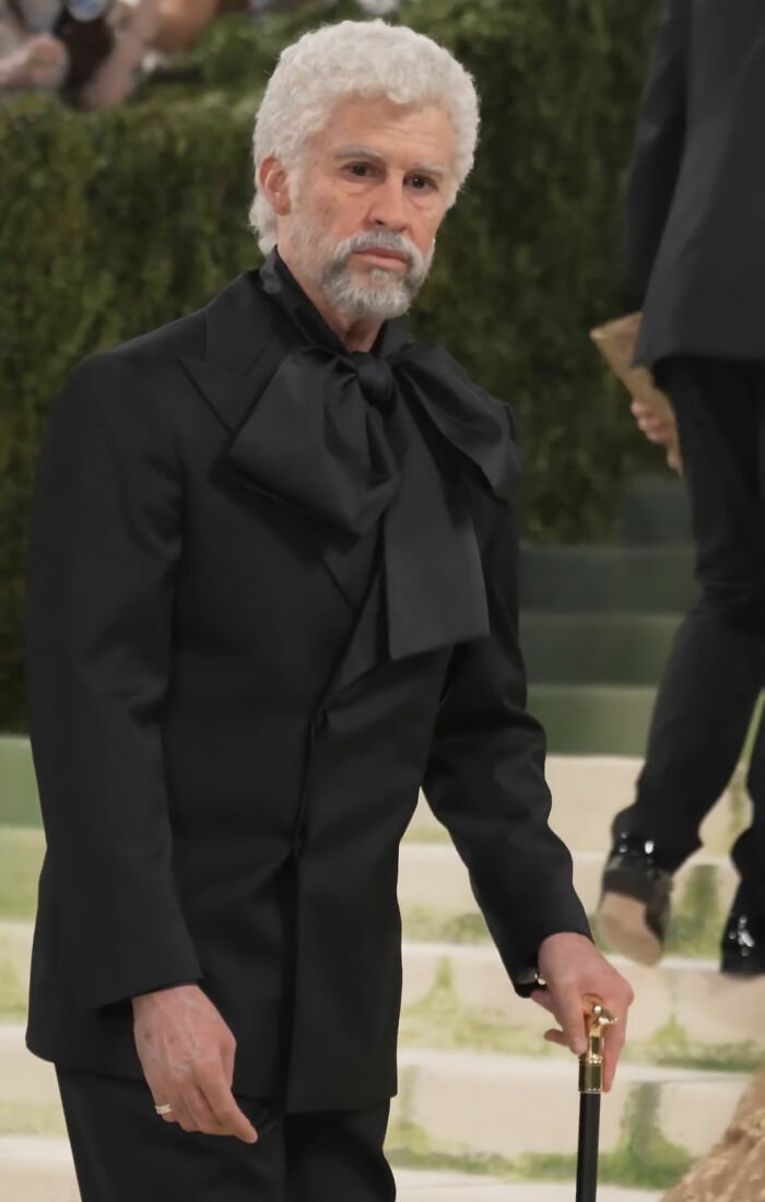 Grammy-Winning Artist Totally Unrecognizable On Met Gala Red Carpet