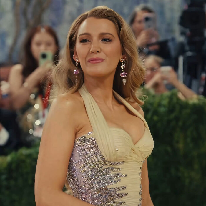 Journalist Humiliated by Blake Lively In Viral Interview Unleashes On Star's "Delusional" Met Gala Return Journalist Humiliated by Blake Lively In Viral Interview Unleashes On Star's "Delusional" Met Gala Return