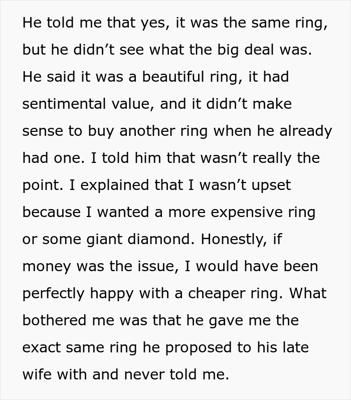 Woman Over The Moon After Guy Proposes, But One Message From A Family Member Makes Everything Way Worse Woman Over The Moon After Guy Proposes, But One Message From A Family Member Makes Everything Way Worse