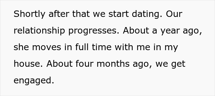 Guy Finds Out Girlfriend’s Secret, Can’t Help But Feel Absolutely Creeped Out Guy Finds Out Girlfriend’s Secret, Can’t Help But Feel Absolutely Creeped Out