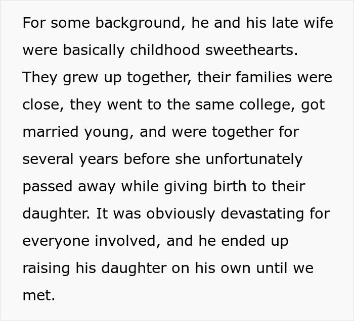 Woman Over The Moon After Guy Proposes, But One Message From A Family Member Makes Everything Way Worse Woman Over The Moon After Guy Proposes, But One Message From A Family Member Makes Everything Way Worse