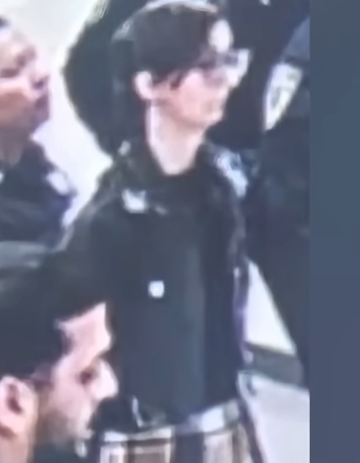 Mulher com cara de bebê acusada de se infiltrar em escola secundária de elite enquanto adolescente enfrenta novo escrutínio enquanto ex fala