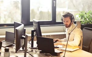 Boss Rates Hard-Working Employee 1 Out Of 5 For No Reason, Suffers From Petty Revenge For A Year
