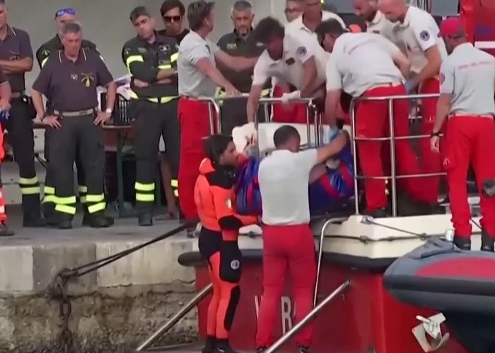 Super iate bayesiano afundando com bilionário e mais seis pessoas não foi causado por uma forte tempestade, afirma o relatório