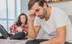Guy Gives GF An Ultimatum After Getting Fed Up With Her Freeloading Brother Who Refuses To Be An Actual Adult