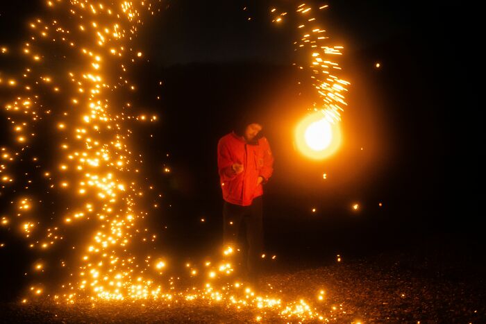 49 Unexplainable And Eerie Things People Spotted In Their Photos Long After Taking Them