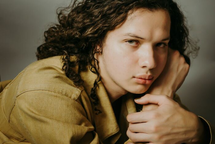 Person with curly hair and serious expression illustrating frustration in a situationship