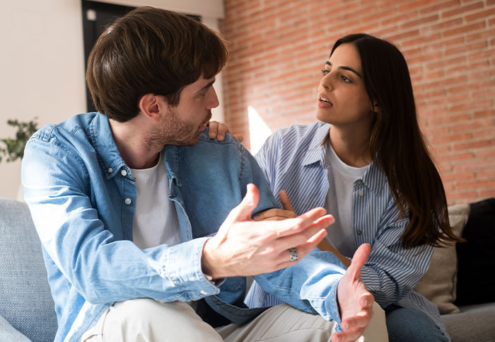 Guy Is Baffled After Girlfriend Calls Him Out On His Strange Behavior: "You Basically Live In My Apartment" Guy Is Baffled After Girlfriend Calls Him Out On His Strange Behavior: "You Basically Live In My Apartment"