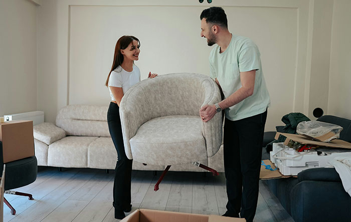 Guy Is Baffled After Girlfriend Calls Him Out On His Strange Behavior: "You Basically Live In My Apartment" Guy Is Baffled After Girlfriend Calls Him Out On His Strange Behavior: "You Basically Live In My Apartment"