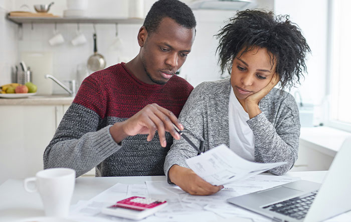 Guy Is Baffled After Girlfriend Calls Him Out On His Strange Behavior: "You Basically Live In My Apartment" Guy Is Baffled After Girlfriend Calls Him Out On His Strange Behavior: "You Basically Live In My Apartment"