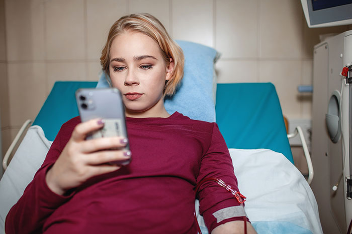 Guy Takes Teen Sis With Period Pain To The ER, They Leave Shocked With The News