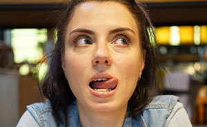 Woman Throws A Tantrum At A Restaurant Because Of What BF’s Brother Ordered