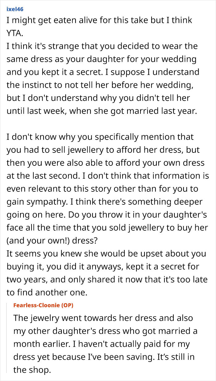 Mom’s Wedding Dress Choice Angers Her Daughter And Splits The Internet: “Extremely Weird” Mom’s Wedding Dress Choice Angers Her Daughter And Splits The Internet: “Extremely Weird”