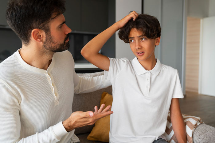 Teen Claps Back After Cousin Makes Fun Of Him At Dinner, Leaving Everyone Awkwardly Silent
