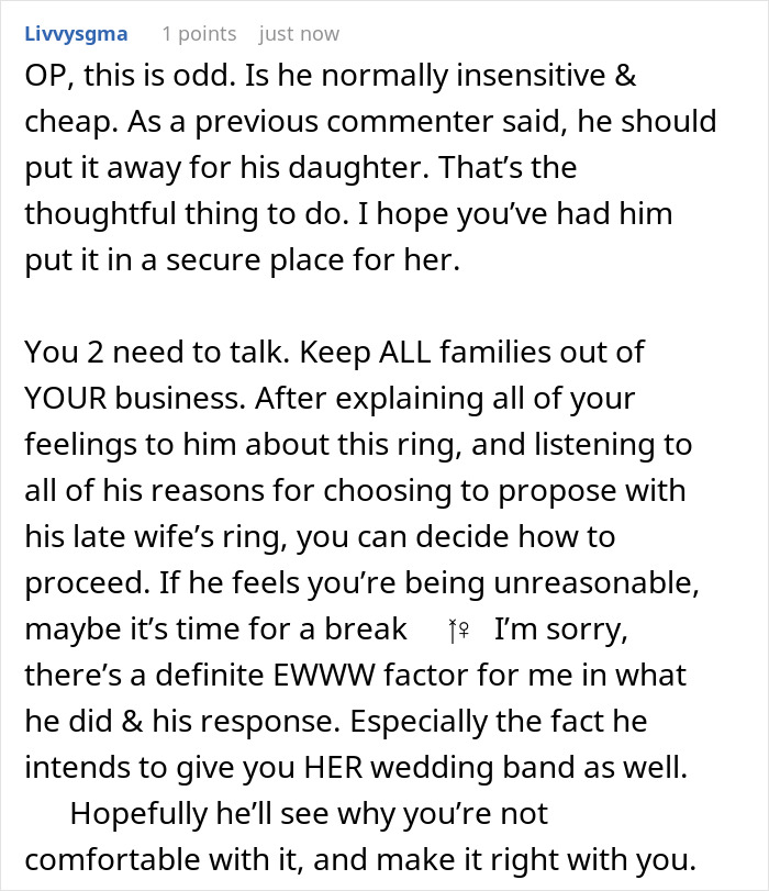 Woman Over The Moon After Guy Proposes, But One Message From A Family Member Makes Everything Way Worse Woman Over The Moon After Guy Proposes, But One Message From A Family Member Makes Everything Way Worse