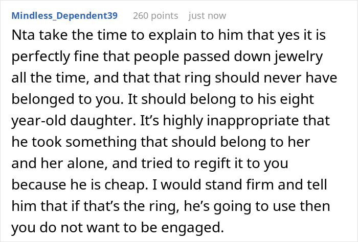 Woman Over The Moon After Guy Proposes, But One Message From A Family Member Makes Everything Way Worse Woman Over The Moon After Guy Proposes, But One Message From A Family Member Makes Everything Way Worse