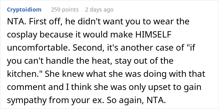 Reddit comment discussing discomfort and sympathy in cosplay conflict Reddit comment discussing discomfort and sympathy in cosplay conflict
