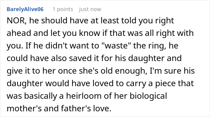 Woman Over The Moon After Guy Proposes, But One Message From A Family Member Makes Everything Way Worse Woman Over The Moon After Guy Proposes, But One Message From A Family Member Makes Everything Way Worse