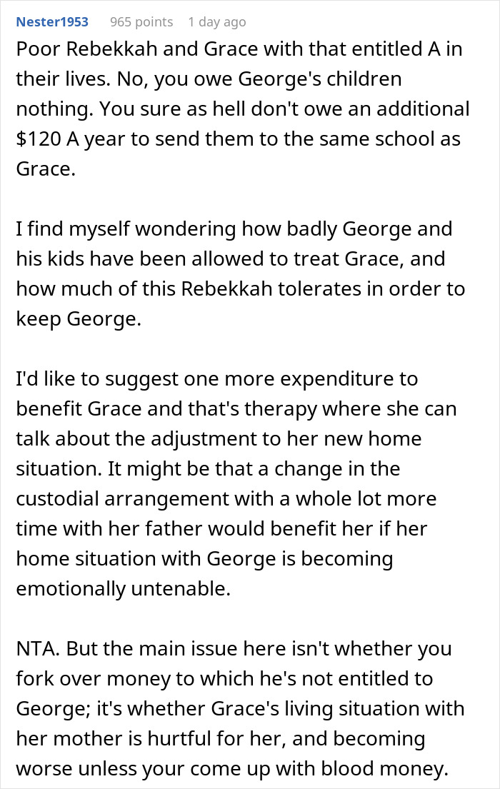 A reddit comment discussing a wealthy woman spoiling her niece, prompting family jealousy over finances.