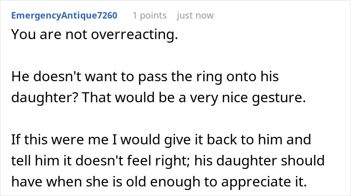 Woman Over The Moon After Guy Proposes, But One Message From A Family Member Makes Everything Way Worse Woman Over The Moon After Guy Proposes, But One Message From A Family Member Makes Everything Way Worse