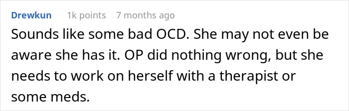 Comment suggesting therapy for the woman throwing a tantrum at the restaurant