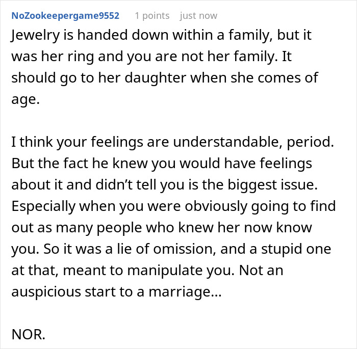 Woman Over The Moon After Guy Proposes, But One Message From A Family Member Makes Everything Way Worse Woman Over The Moon After Guy Proposes, But One Message From A Family Member Makes Everything Way Worse