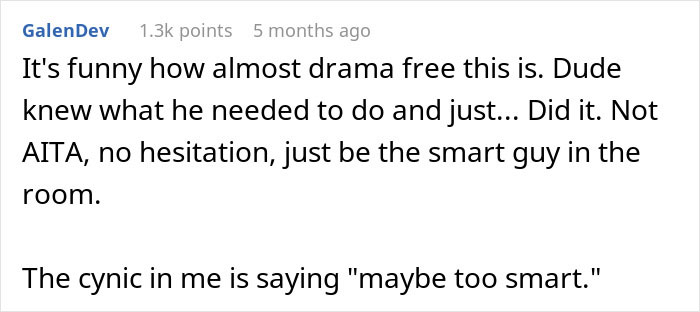 An online comment discusses an employee quietly walking away, highlighting how smoothly they handled a tricky situation.