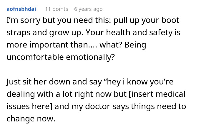A comment from a user on a forum, giving advice on how a woman can defend herself after her roommate put her life at risk.