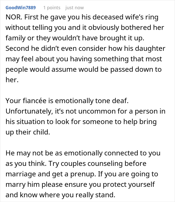 Woman Over The Moon After Guy Proposes, But One Message From A Family Member Makes Everything Way Worse Woman Over The Moon After Guy Proposes, But One Message From A Family Member Makes Everything Way Worse