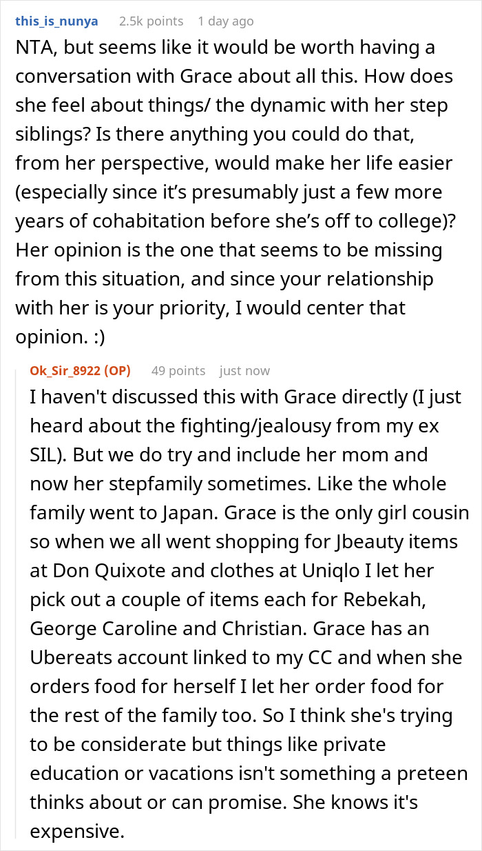 Screenshot of a Reddit post discussing a wealthy woman spoiling her niece, causing stepsiblings to be jealous.