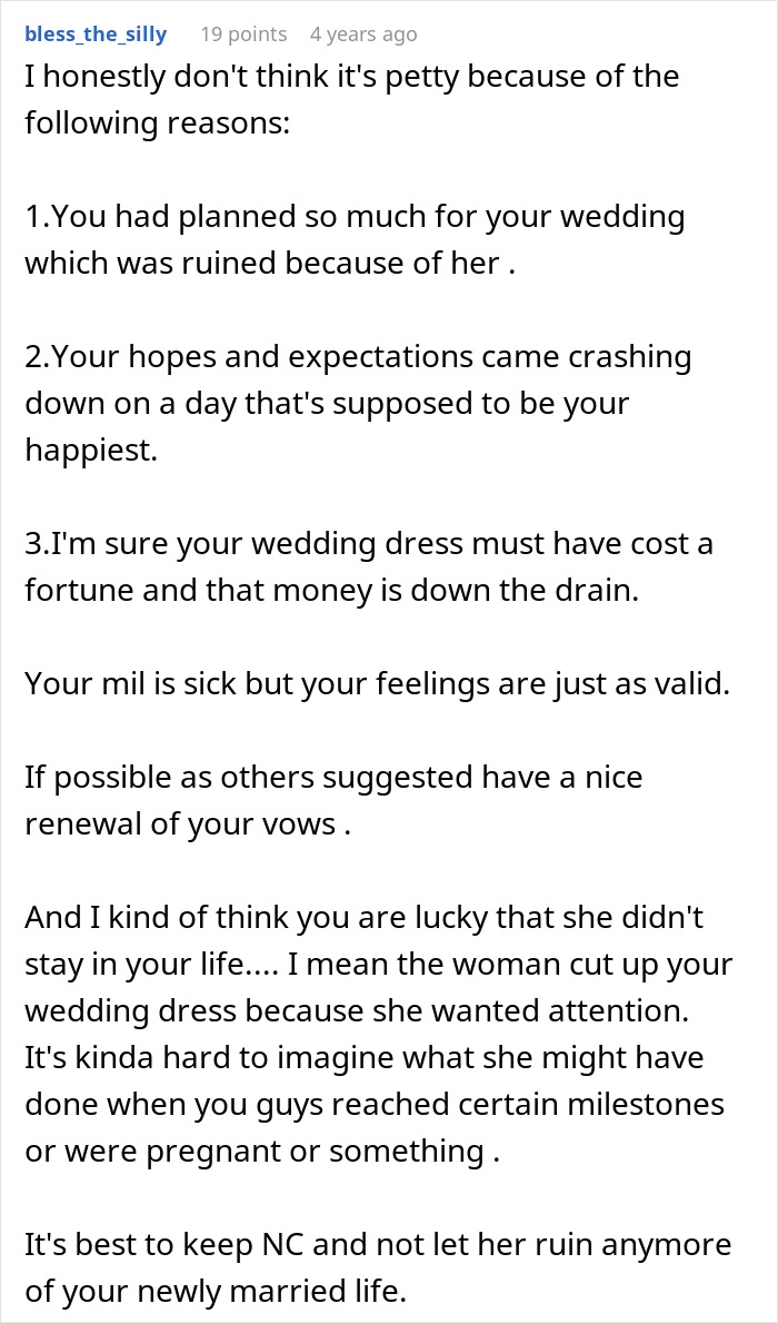 Reddit comment justifying feelings about ruined wedding dress and vows renewal