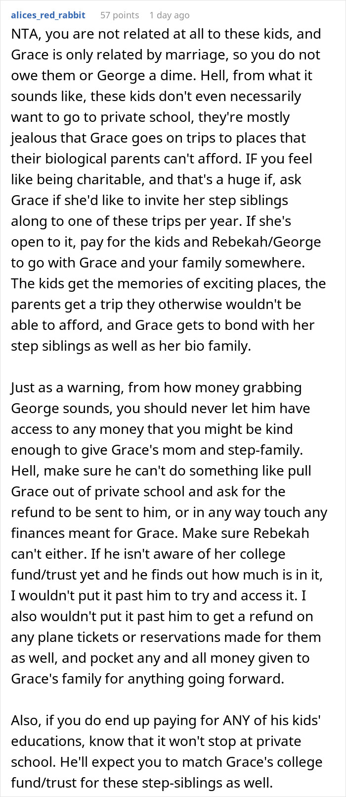 A screenshot of a Reddit comment about a wealthy woman spoiling her niece, leading to family jealousy.