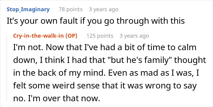 A Reddit discussion about a brother's wedding, involving topics of wedding money and food arrangements.