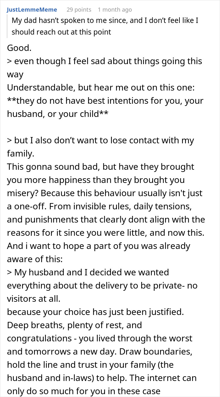 A Reddit thread discussing a daughter's family issues and giving birth, with advice on parental relationships.