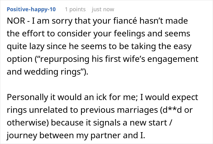 Woman Over The Moon After Guy Proposes, But One Message From A Family Member Makes Everything Way Worse Woman Over The Moon After Guy Proposes, But One Message From A Family Member Makes Everything Way Worse