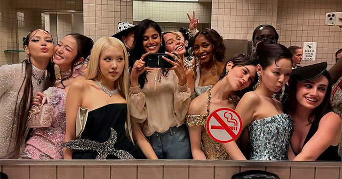 “Yikes”: This Year’s Met Gala Bathroom Selfie Is Going Viral For All The Wrong Reasons