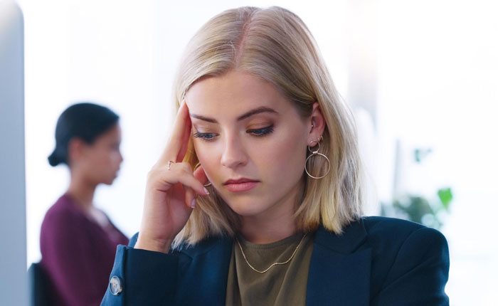 Woman Considers Male Colleague To Be Nice To Her, Then Realizes He Is Always Calling Her Ugly