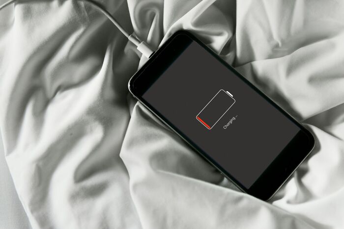 Eli5: Why Is It That You Can Keep A House Phone On It's Charging Dock For Years And It Doesn't Destroy The Battery Where As A Cellphone Will Eventually Wither Over Just A Couple Years If You Charge It For Too Long Everyday? 