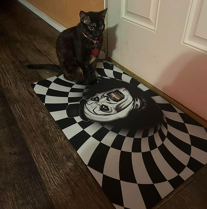 Parents Believe Creepy Clown Doormat Is Too Scary For Their Young Son, Start Crossing Boundaries Parents Believe Creepy Clown Doormat Is Too Scary For Their Young Son, Start Crossing Boundaries