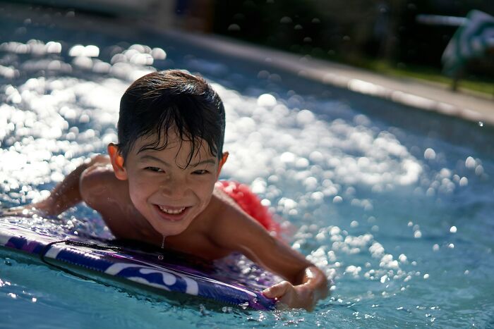 “I Still Think He Did It”: 41 People Share The Childhood Memories That Their Family Still Questions Today