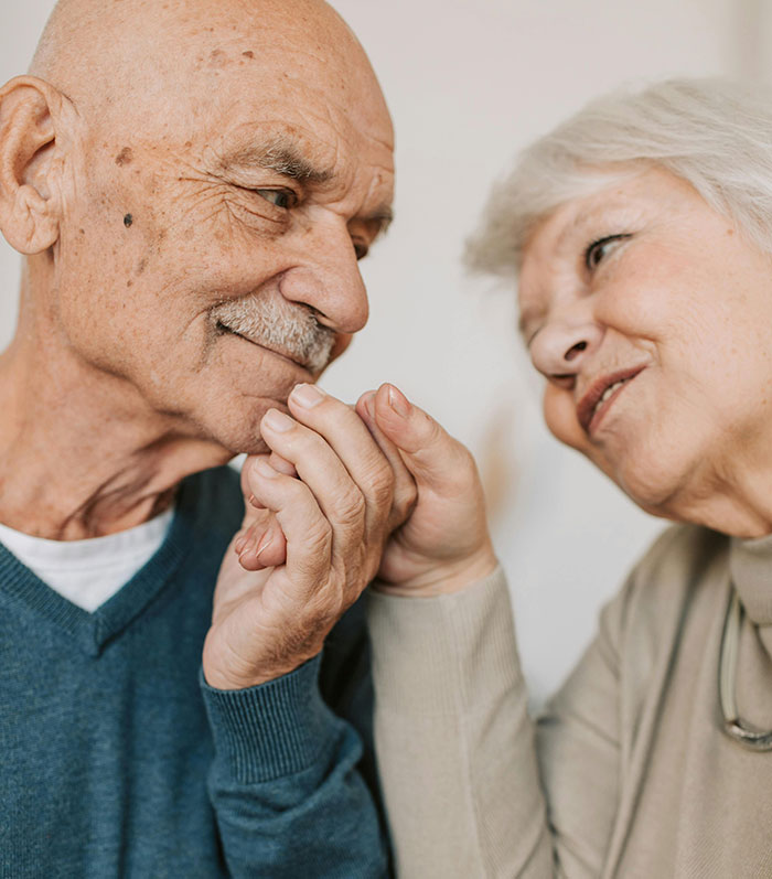 47 Older People That Chose Not To Have Kids Reveal If They Regret The Decision Now