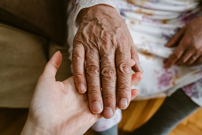 47 Older People That Chose Not To Have Kids Reveal If They Regret The Decision Now