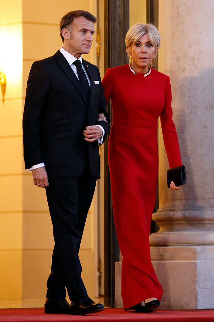 French President Got Slapped By Wife In Infamous Moment Caught On Camera After She Saw Steamy Texts To Actress French President Got Slapped By Wife In Infamous Moment Caught On Camera After She Saw Steamy Texts To Actress